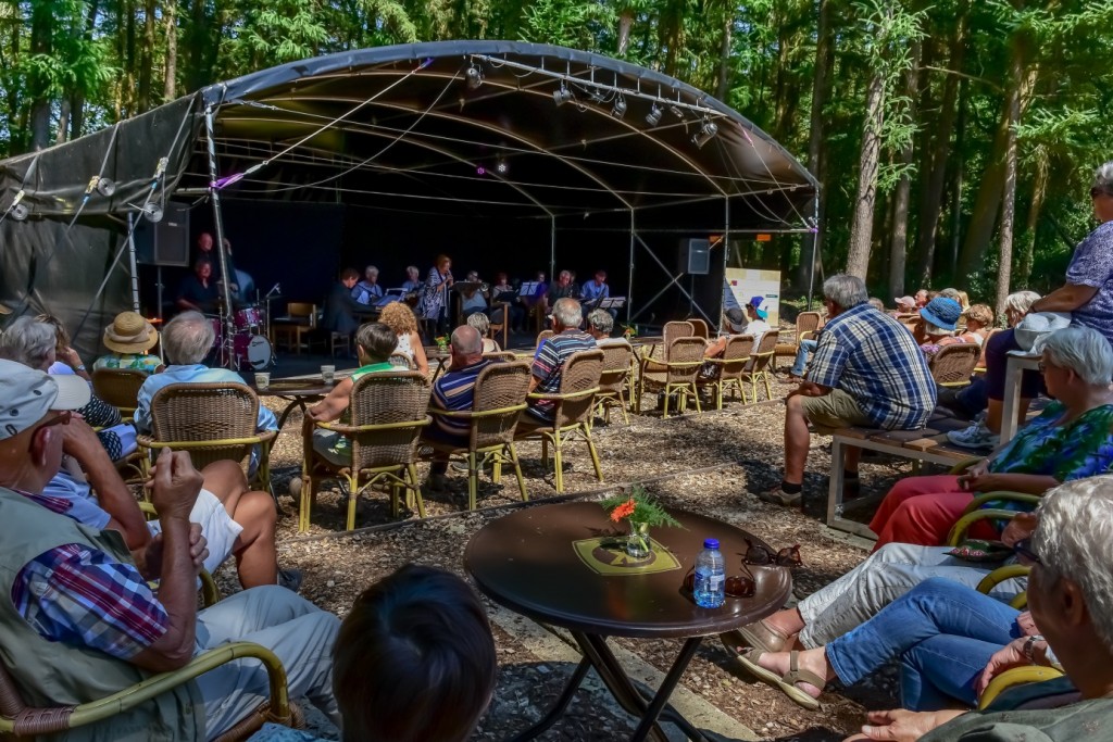 speulkoel met publiek