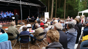 Speulkoel publiek bij spoor biester juli 2017